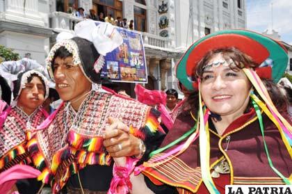 La ex ministra de Culturas, Zulma Yugar bailó pujllay en Sucre