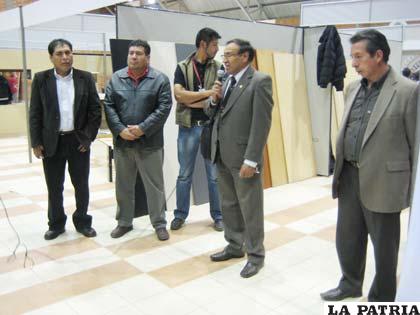 Autoridades de la UTO en la inauguración de la Feria del Mueble