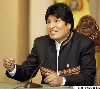 Morales confesó que siente “vergüenza” porque el país tenga que importar maíz y azúcar