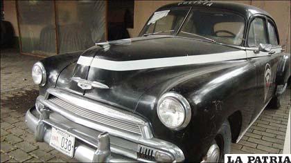 Este Chevrolet fue utilizado como radio patrulla de la Policía Municipal de Caracas en la década de 1950.