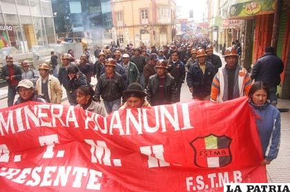 El sector minero de Huanuni, estuvo presente en la marcha y pidió la renuncia de ministros