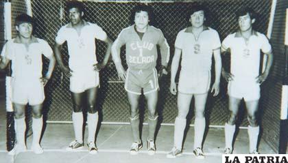 Equipo de Zelada, campeón nacional en 1977 con Julio Castellón Ledezma, Senobio Sarmiento, Edgar Aquino, Willy Quinteros y Orlando Aldana.