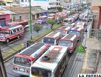 Chóferes en el bloqueo de Cochabamba