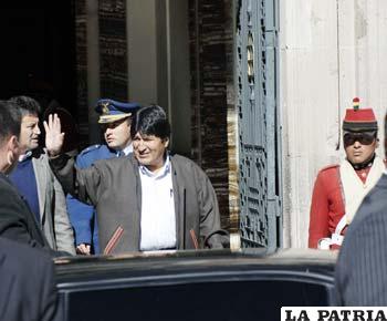 Salida de Morales del Palacio Quemado sería por su mala gestión y no porque la oposición se encargue de eso