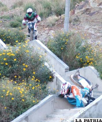Caída del ciclistas Ramírez, en la prueba de descenso