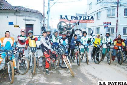 Ciclistas que intervinieron en la prueba de descenso LA PATRIA