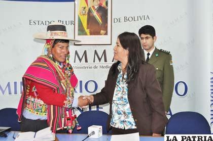 Autoridades originarias firmaron acuerdo con la ministra Mabel Monje Villa, respecto a las acciones para conservar la tierra