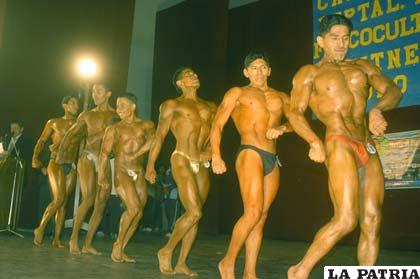 Fisicoculturistas orureños en plena competencia