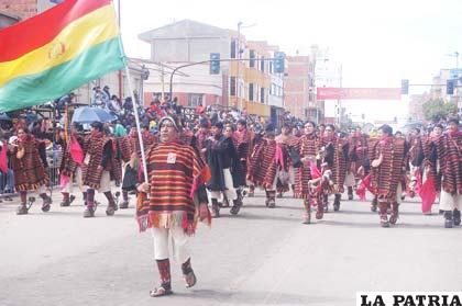 Pujllay Oruro, danza que rescata el valor de hombres guerreros y valientes