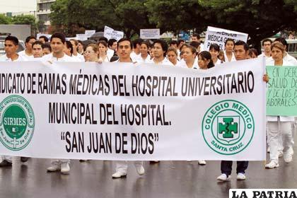 Los médicos del país paralizan actividades