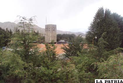 Universitarios gozan del microclima creado en dependencias de la UTO