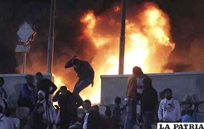 Disturbios en el estadio de Port Said ocasionan la muerte de 73 personas