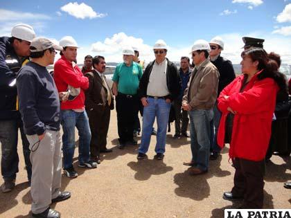 Autoridades nacionales inspeccionaron construcción del Aeropuerto “Juan Mendoza”