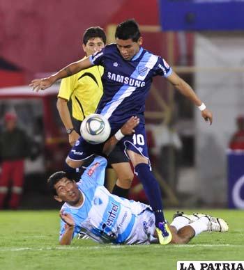 Cardozo autor del primer gol de Bolívar