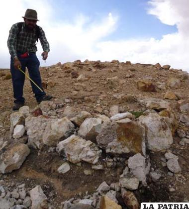 Miguel Salas halló en la cima del Pie de Gallo, restos de lo que pudo haber sido la cruz del Calvario de antaño 