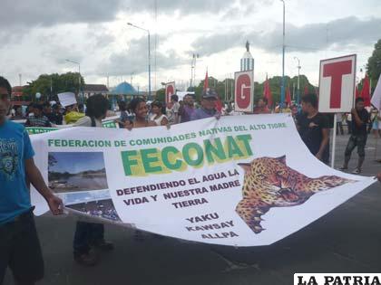 Peruanos protestan contra la contaminación acuífera y medioambiental 