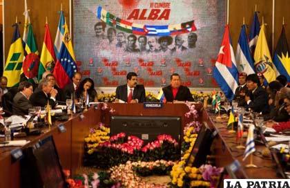 Hoy (ayer) comenzaron su XI cumbre ordinaria los presidentes de los países miembros de la Alianza Bolivariana para los pueblos de América (ALBA)