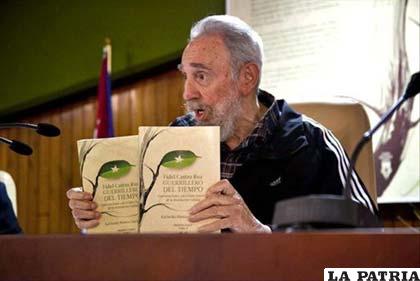 Ex presidente cubano Fidel Castro, durante la presentación este viernes de su libro de memorias “Guerrillero del tiempo”, en La Habana (Cuba)