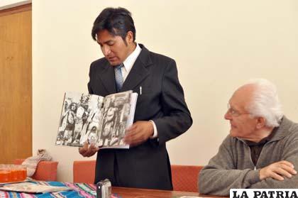 El director de la revista “Historias de Oruro”, Fabrizio Cazorla, en compañía del rector del Santuario del Socavón, Bernardino Zanella, explicó el contenido de su nueva publicación