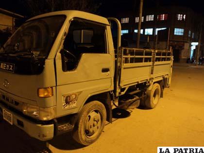 La camioneta que fue impactada por la chata