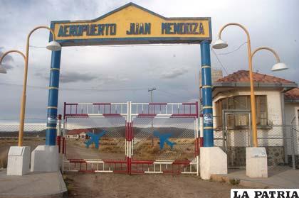 Aeropuerto de Oruro, Juan Mendoza Nernúldez