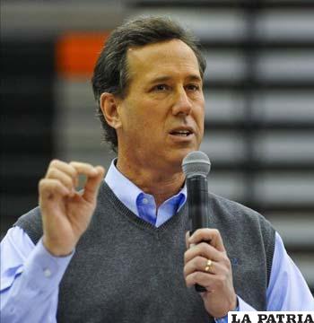 Santorum que empata a Romney en las primarias