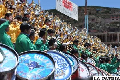 Bandas de Música demostraron una vez más que Oruro es capital del Folklore de Bolivia