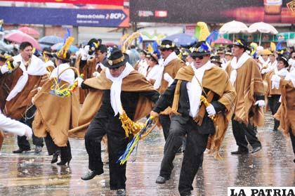 Oruro vivió con alegría y devoción el último ensayo para Carnaval, el domingo de Convite