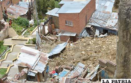 Lluvias afectan con deslizamientos en La Paz