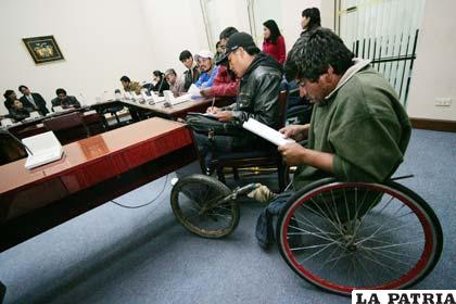 Diputados aseguran renta para discapacitados