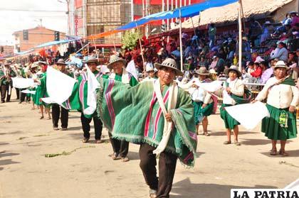 Los danzarines del municipio de Pazña