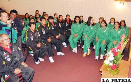 Jugadoras y cuerpo técnico de la selección boliviana