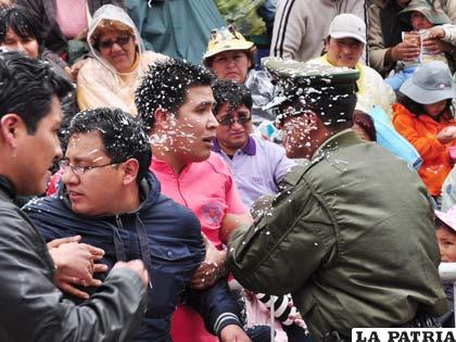 El trabajo de seguridad fue efectuado responsablemente por efectivos policiales, pese a la actitud irresponsable del público