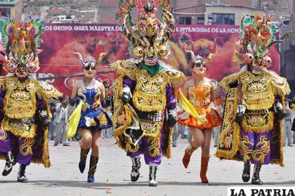 La peregrinación devocional hacia el Santuario de la Virgen del Socavón