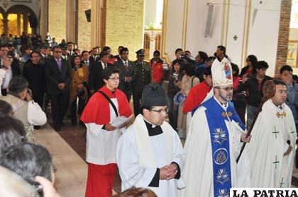 Las autoridades encabezaron la peregrinación de ayer