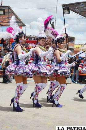 Gracia, alegría y elegancia de las figuras de la morenada