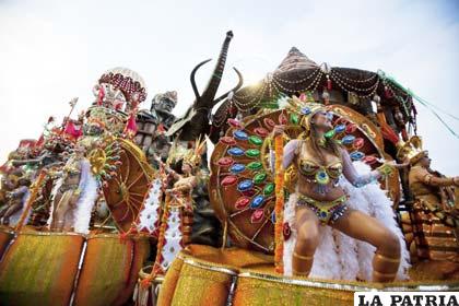 Integrantes de la escuela de samba del Grupo Especial Mancha Verde