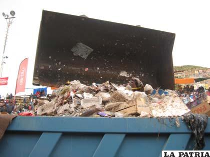 Autoridades plantean encarar acciones para disminuir la basura que daña la imagen del Carnaval de Oruro