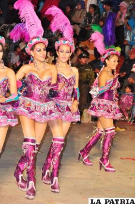 Este Domingo de Carnaval, la belleza de la mujer orureña se irradió en todo su esplendor