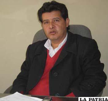 El director del Servicio Departamental de Salud, Roberto Amusquívar