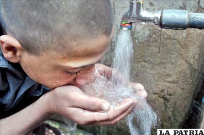 Se estima que cada persona utiliza por día 150 litros de agua, esa cifra se podría recortar en 20 litros