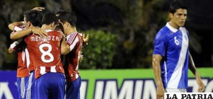 Paraguay celebra la victoria ante Guatemala