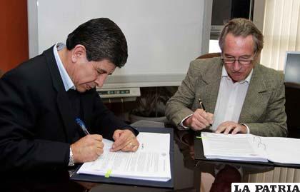 Representantes de YPFB y Tecna Bolivia suscriben contrato para fiscalizar Planta de Gran Chaco