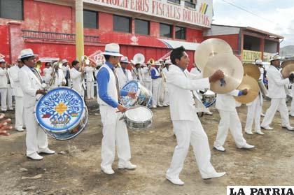 Banda San José acompañando a una de las comparsas en la zona Este de la 
ciudad