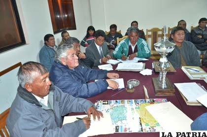 Dirigentes de la Asociación de Fútbol Oruro
