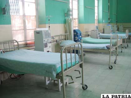 La sala de Hemodiálisis estuvo ayer en la mañana vacía de pacientes