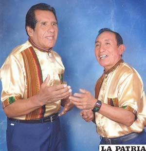 Félix Alanes (izquierda) y José León, integrantes de “Ecos de Bolivia”, hoy presentan nuevas propuestas musicales en concierto a realizarse en la Casa Municipal de Cultura 