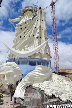 Una a una las partes fueron ensambladas en la majestuosa obra