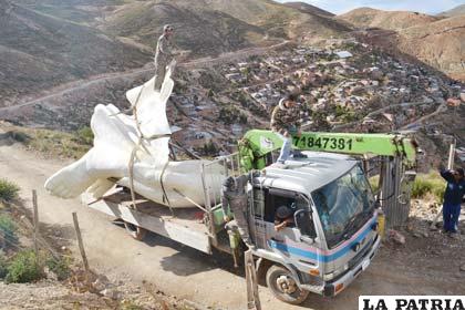 Los pies del Niño Jesús llegan al cerro Santa Bárbara