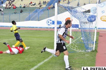 Oruro Royal y Huanuni volverán a jugar, esta vez por el título